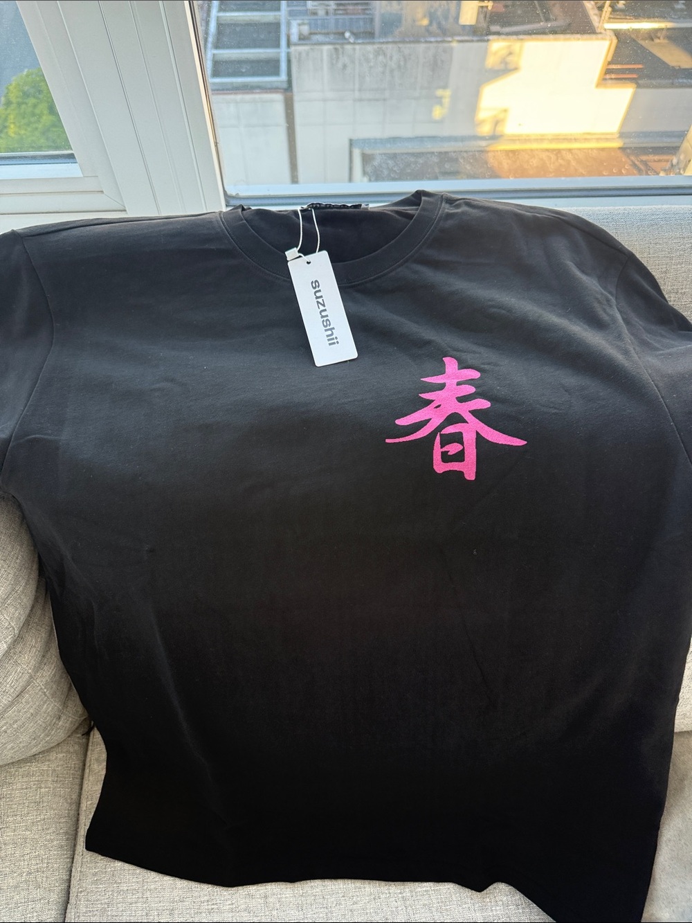 Suzushii Black Tee with Pink Kanji
